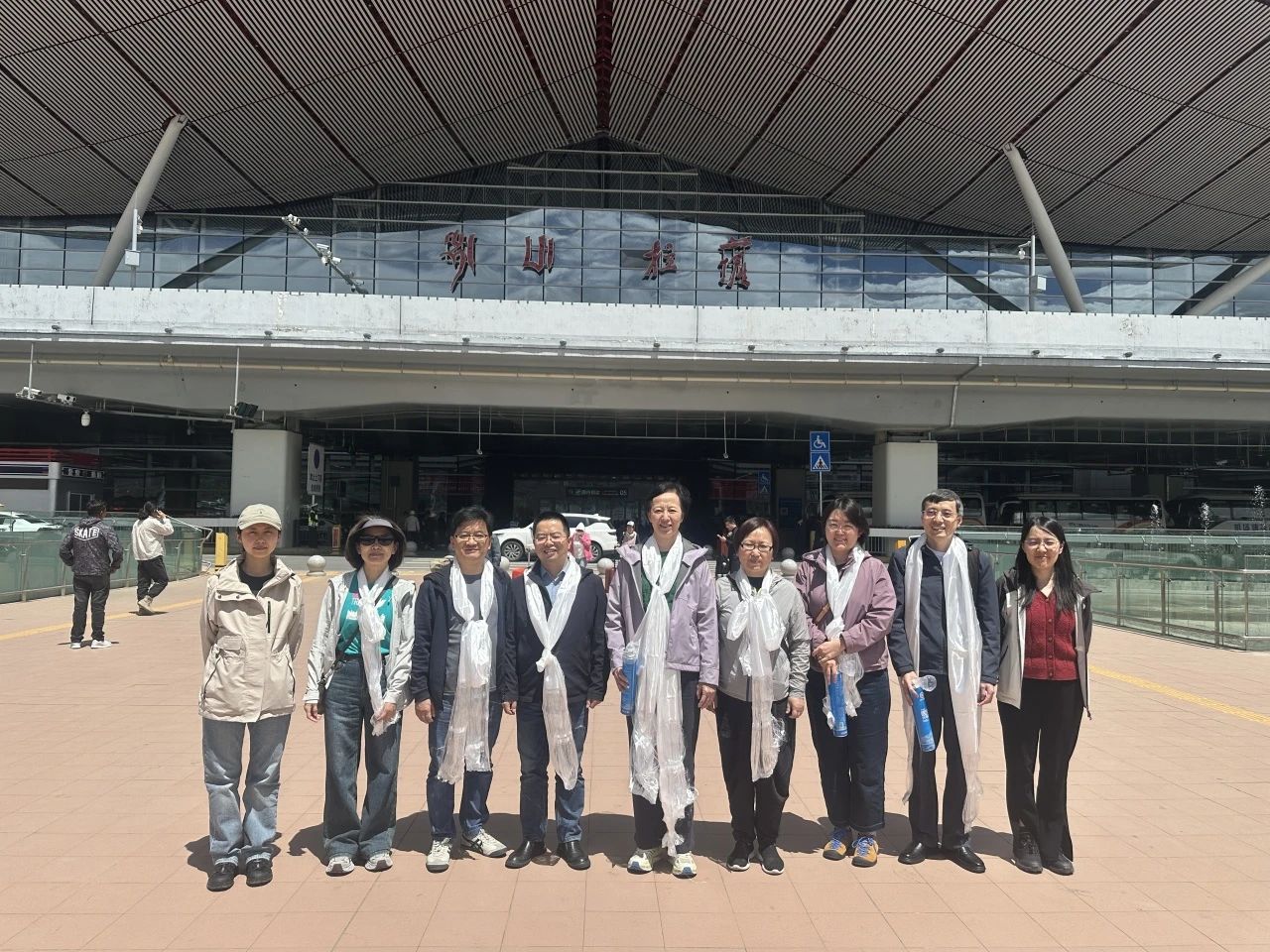 援藏丨北大口腔專(zhuān)家團(tuán)赴藏講學(xué)、手術(shù)、看望援藏專(zhuān)家